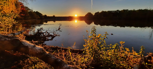 Coucher De Soleil Du 6 Octobre 2021 18H00 (Vue 1) Rivière Magog À Sherbrooke. Pont Jacques Cartier.