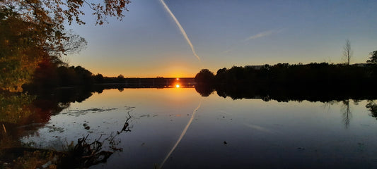 Le Reflet Du Coucher De Soleil 6 Octobre 2021 18H07 (Vue 1) Rivière Magog À Sherbrooke. Pont